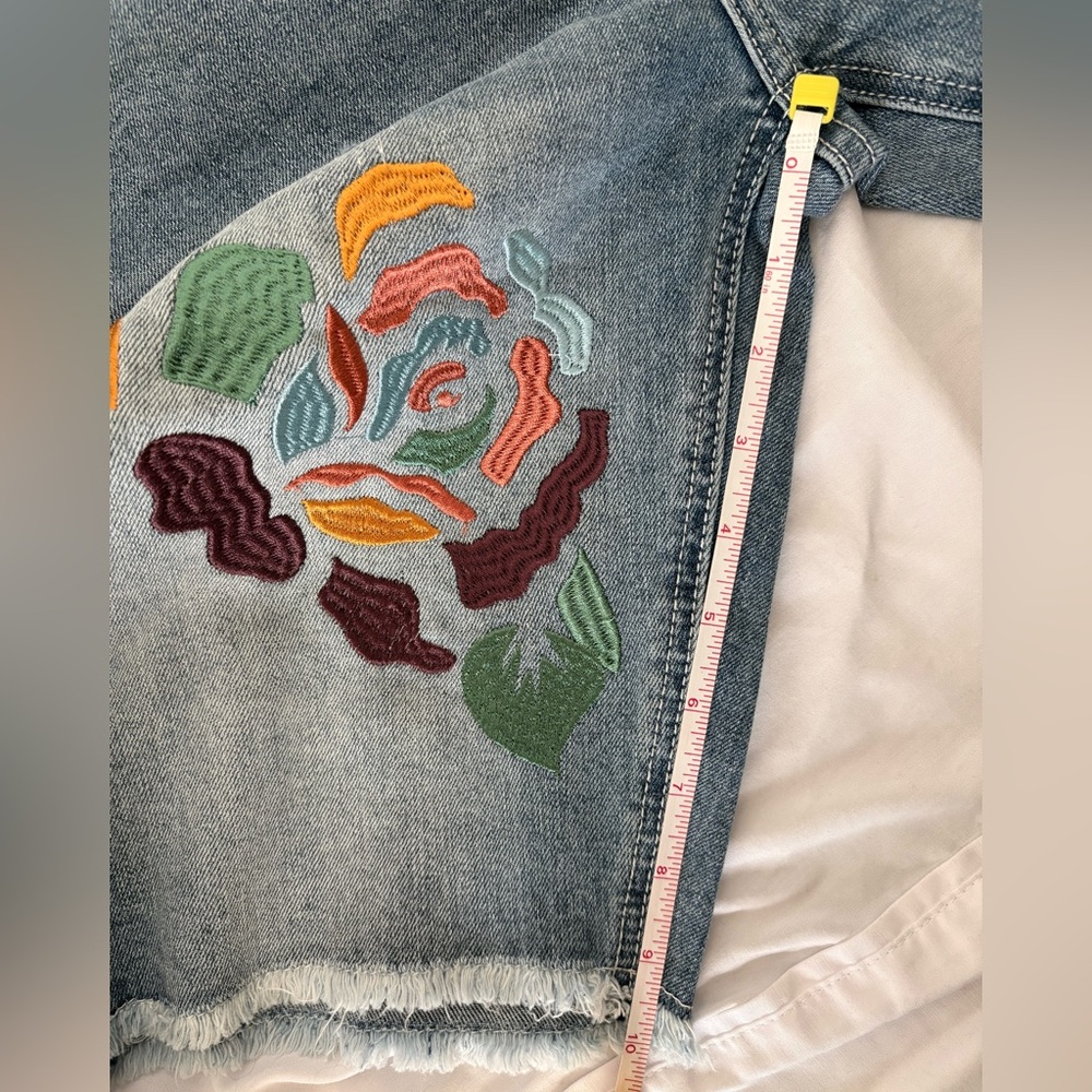 Staple Pigeon Embroidered Denim 32 Shorts Light Stone Wash Floral Distressed NWT - Picture 11 of 11